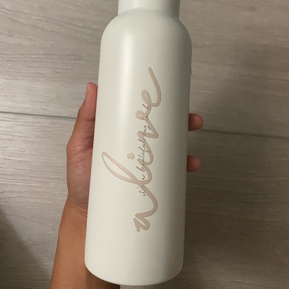 Whitney Simmons x Gymshark water bottle